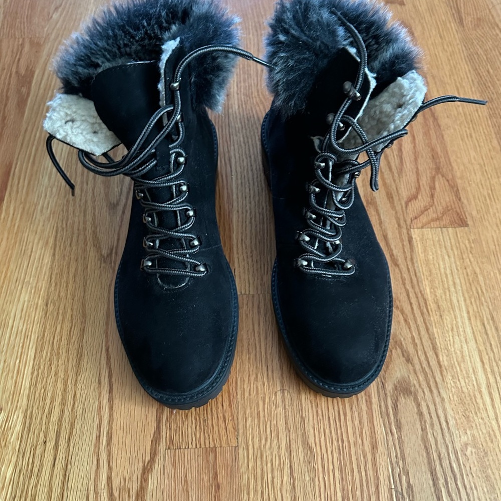 Black and Gray Winter Boots with Plush Fur Lining